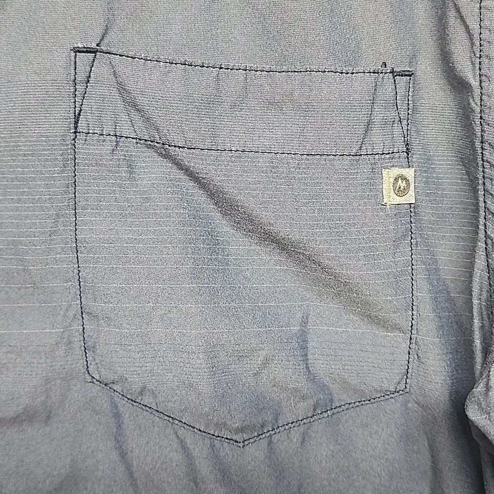 Marmot made in India sz M mens button down shirt sleeve blues shirt
